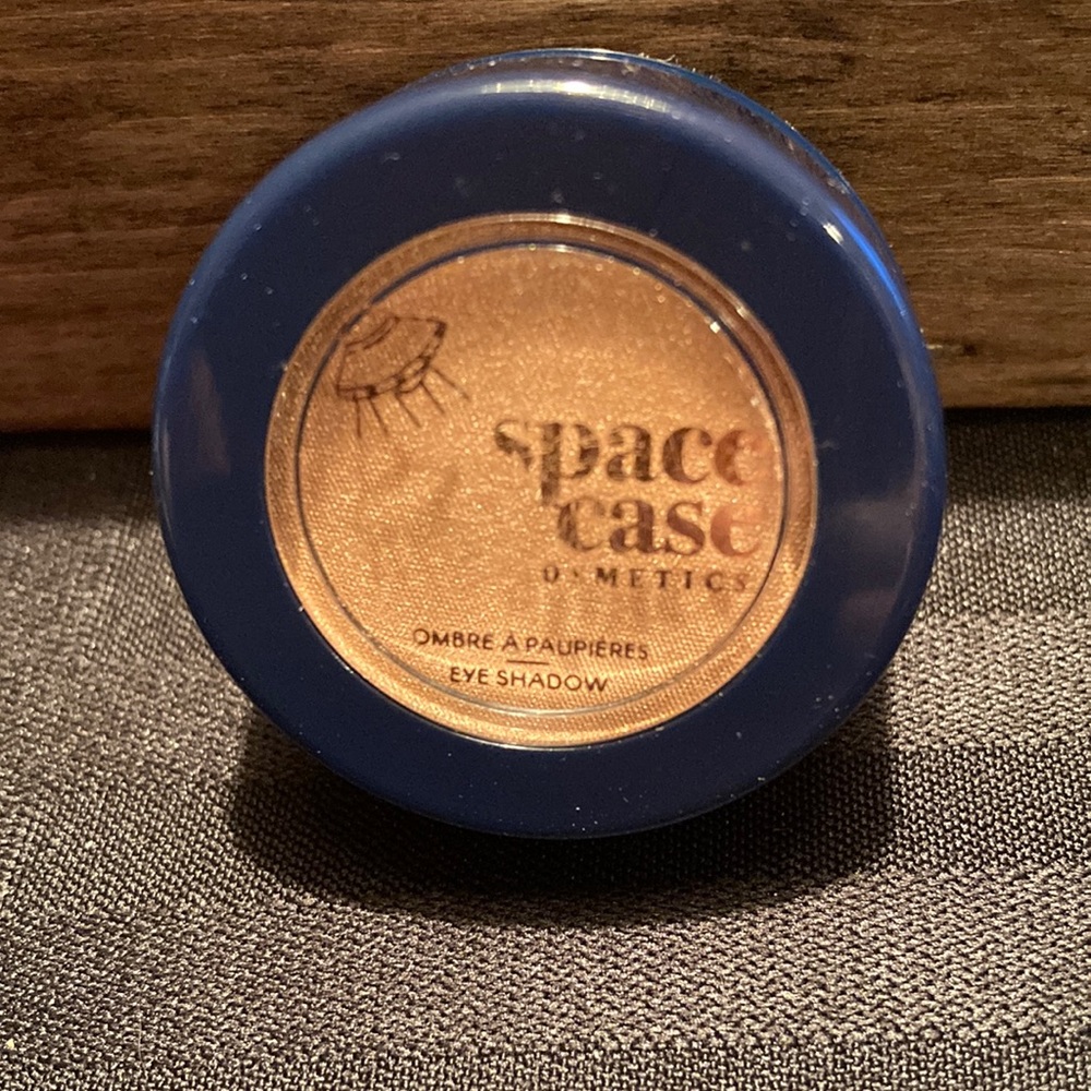 ⚜️Space Case Cosmetic Eye Shadow Gold Base!